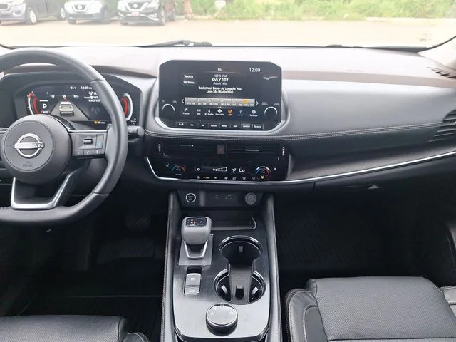 Used 2023 White Nissan Platinum image 17