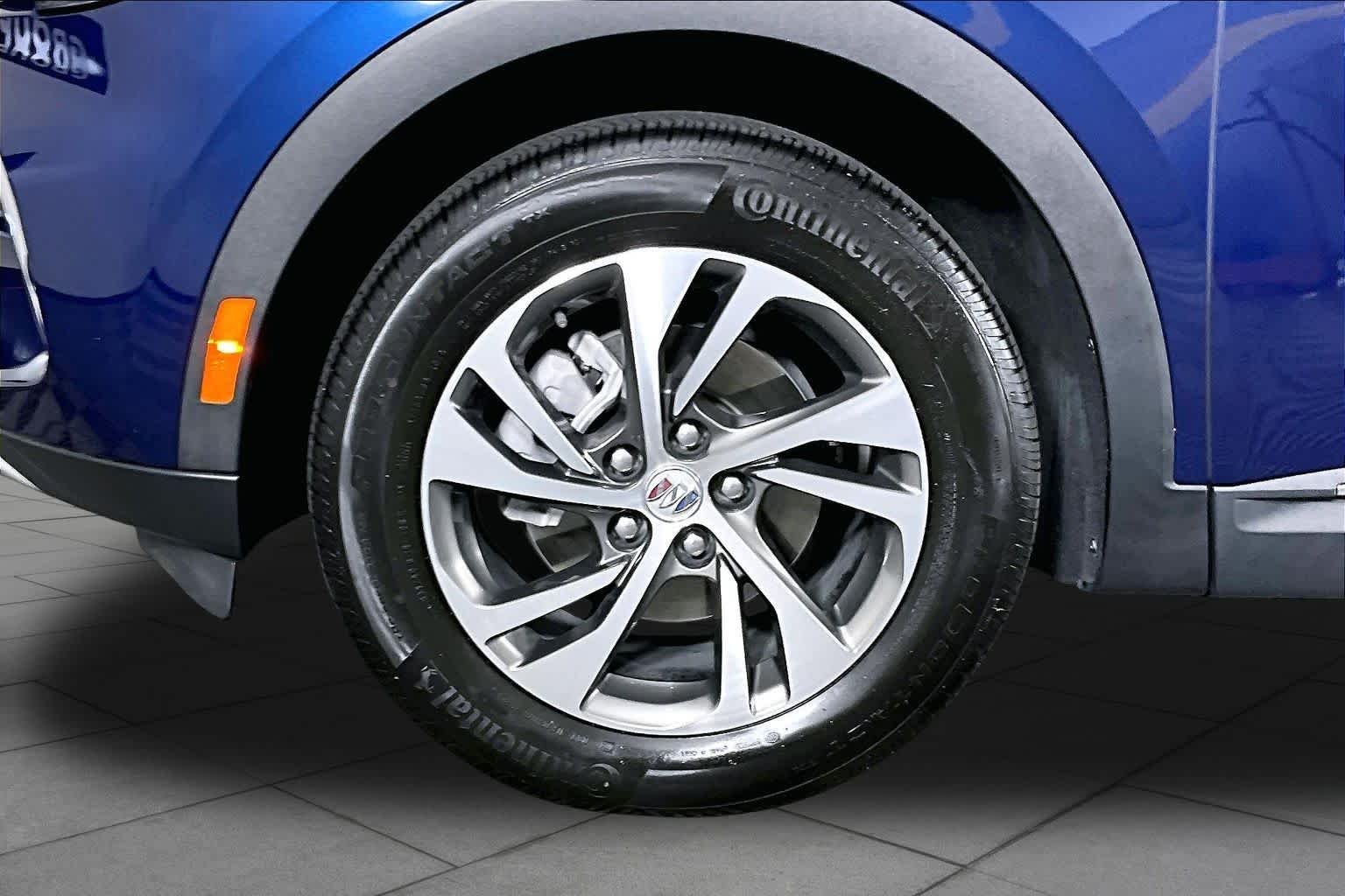 Used 2023 Sapphire Metallic Buick Essence image 10