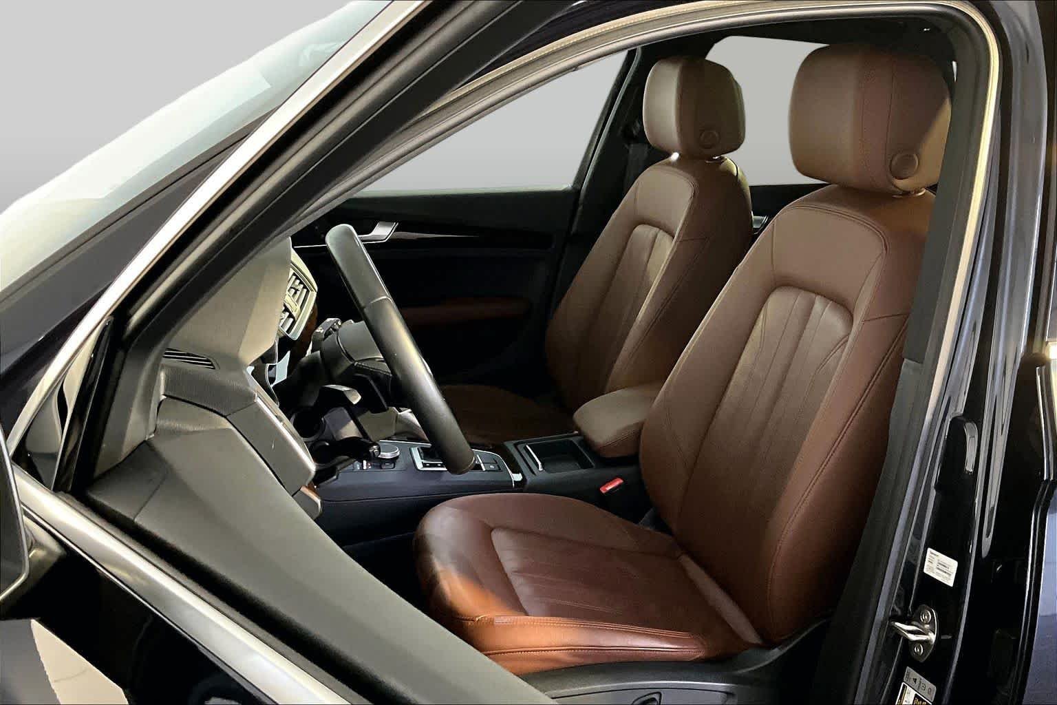 Used 2019 Moonlight Blue Metallic Audi Premium image 9