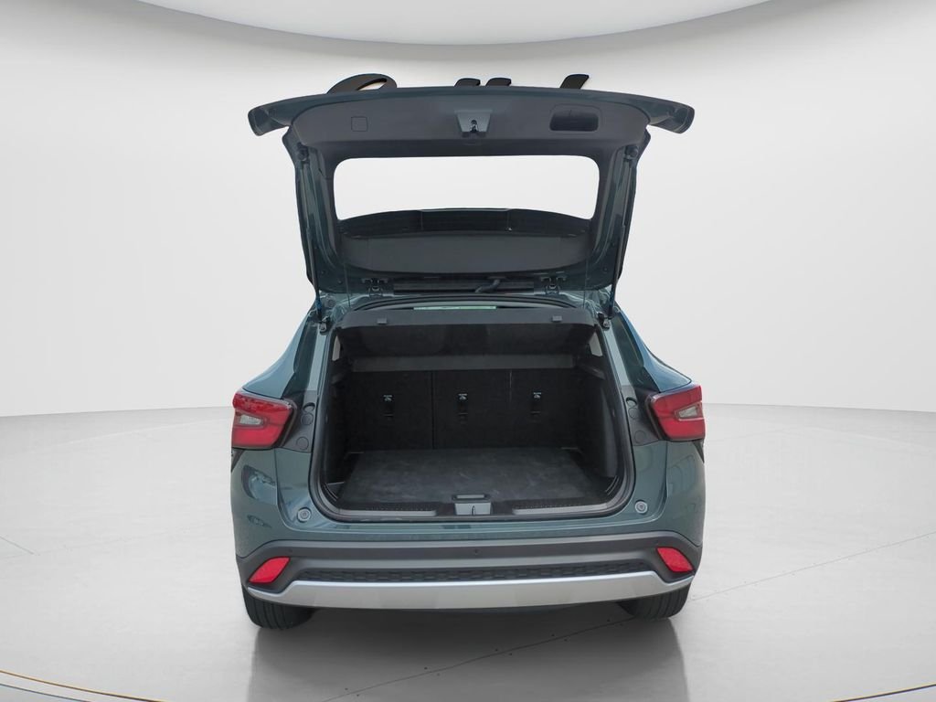Used 2025 Gray Chevrolet LT image 9