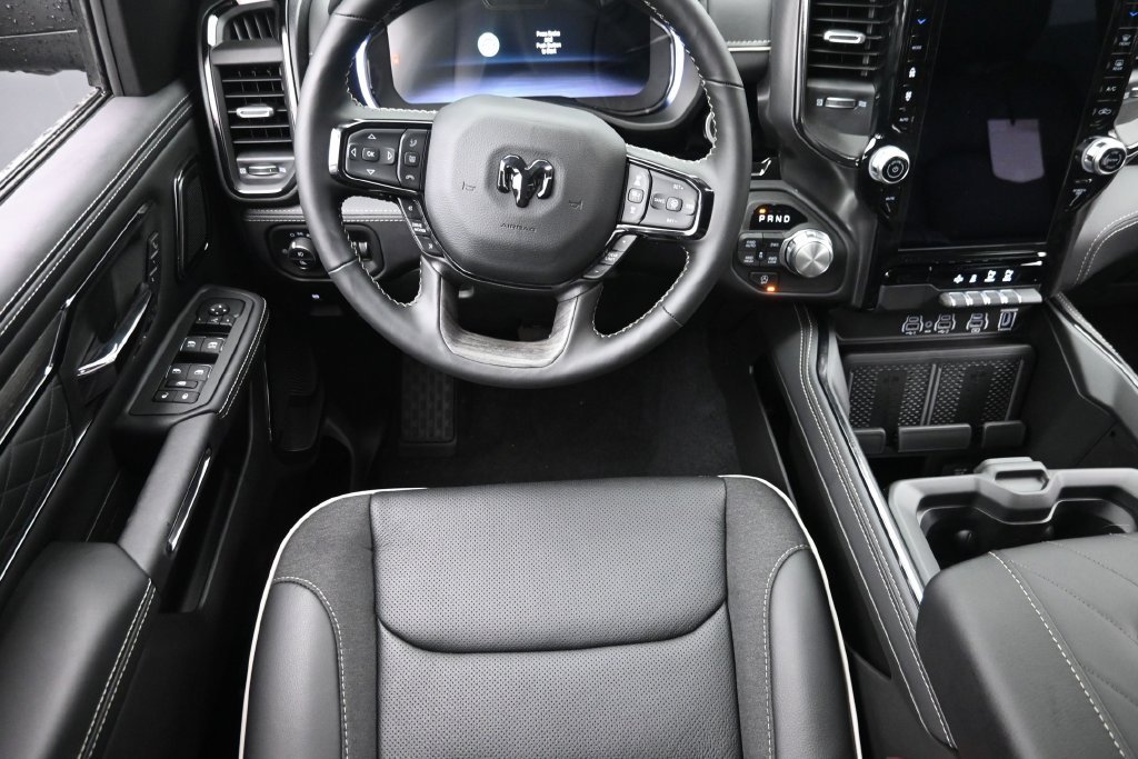 New 2027 Diamond Black Crystal Pearl-Coat Exterior Paint RAM Limited image 13