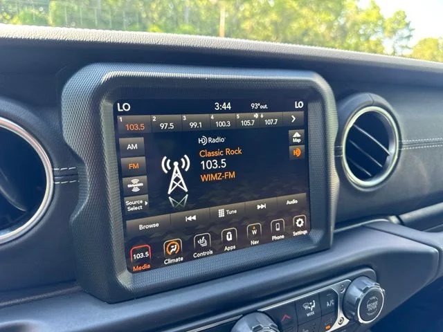 Used 2022 Green Jeep Overland image 18