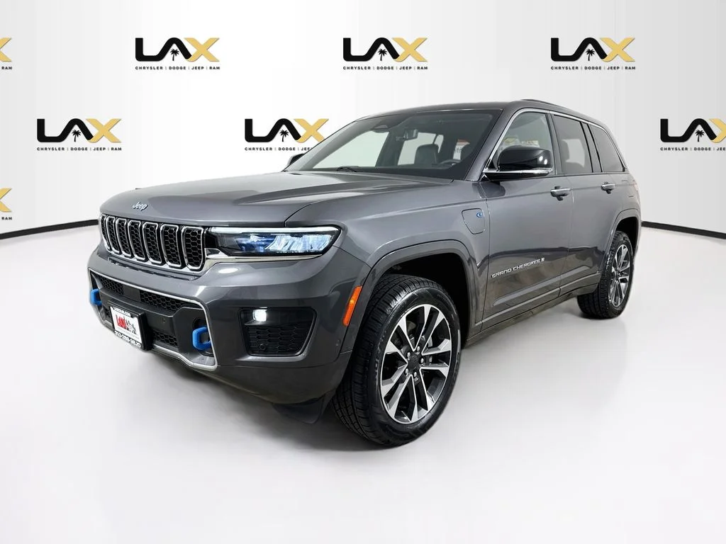 Used 2022 Gray Jeep Overland 4xe image 3