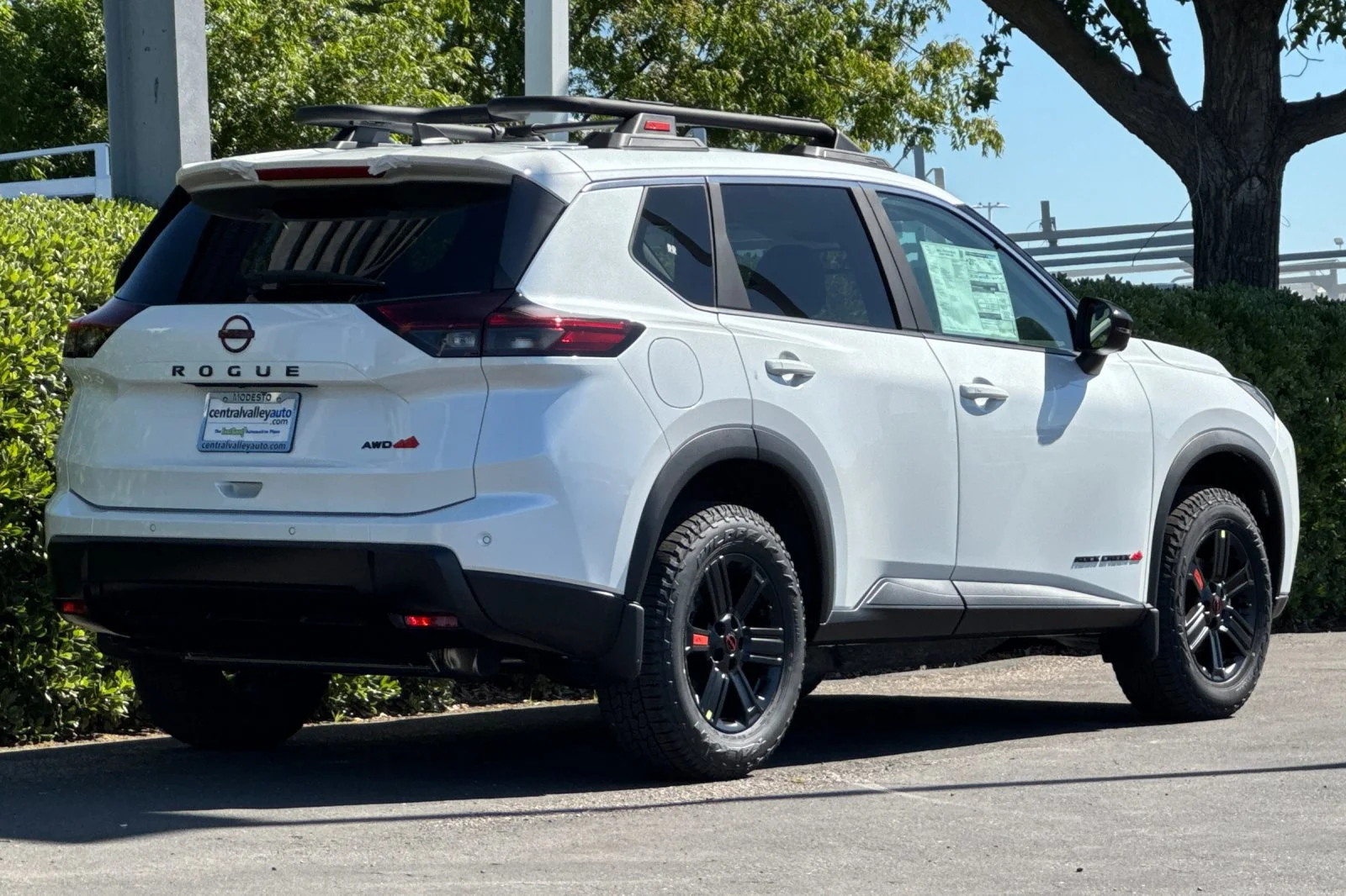 New 2026 Everest White Pearl TriCoat Nissan Rock Creek® image 4