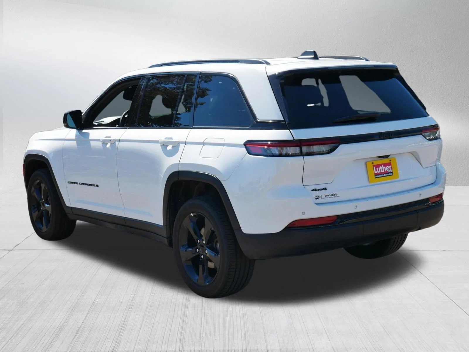 Used 2023 Bright White Clearcoat Jeep Altitude X image 5