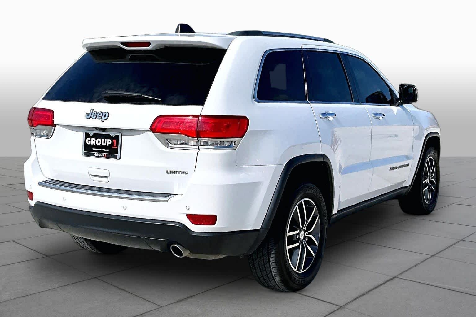 Used 2018 Bright White Clear Coat Jeep Limited image 12
