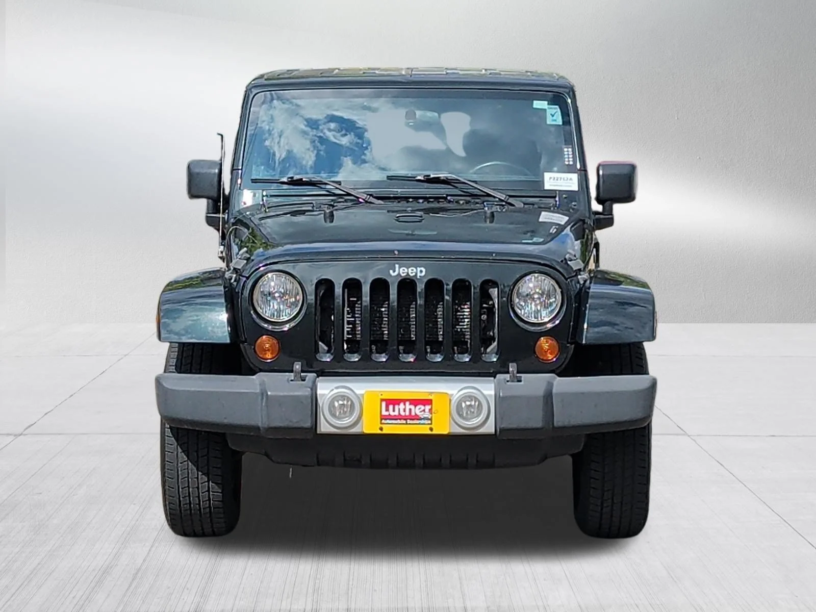 Used 2012 Black Forest Green Pearlcoat Jeep Sahara image 2