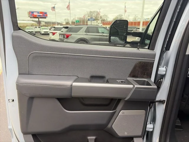 New 2026 Glacier Gray Metallic Tri-Coat Ford F-250® Lariat® image 43
