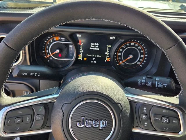 New 2026 Bright White Clear-Coat Exterior Paint Jeep Sahara image 22