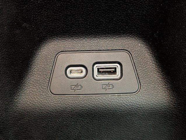 Used 2023  Buick Essence image 32