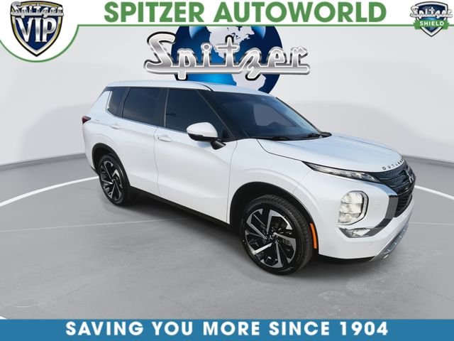 Used 2023 White Mitsubishi SE image 2