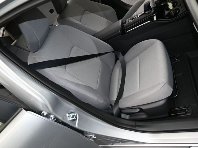 2026 Toyota Prius LE - Photo 14