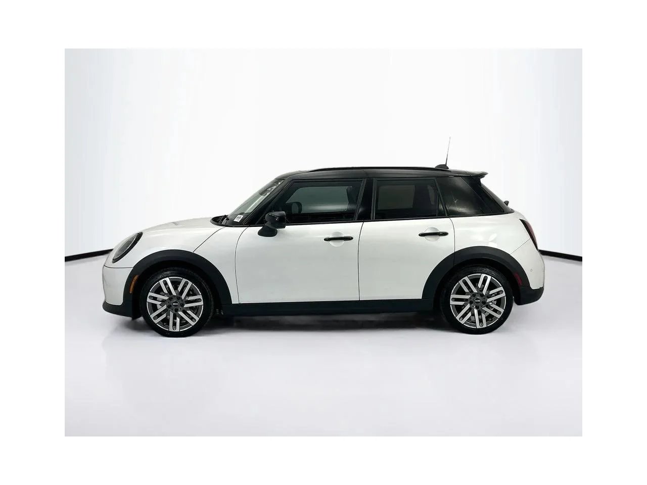New 2026 Nanuq White Metallic MINI SIGNATURE PLUS image 8