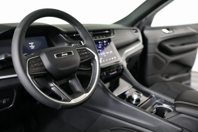 2025 Jeep Grand Cherokee Altitude - Photo 13