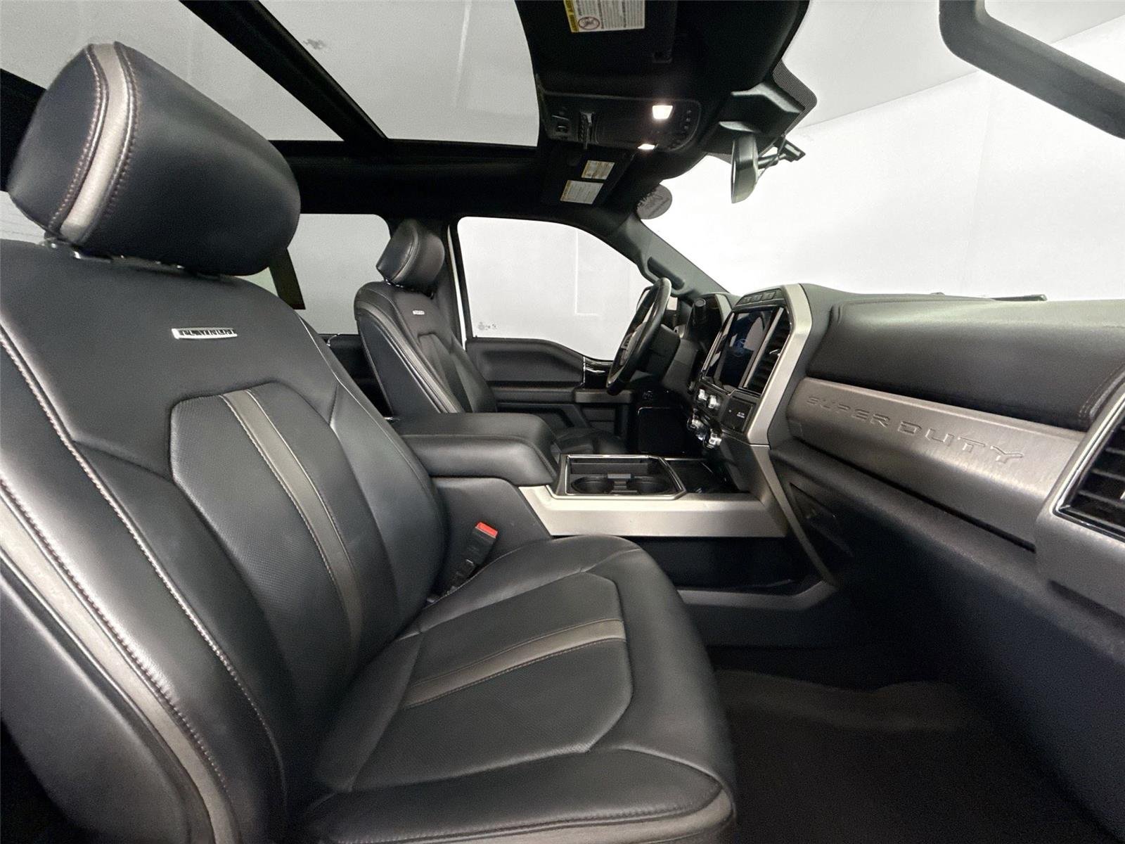 Used 2022 Star White Metallic Tri-Coat Ford Platinum image 43