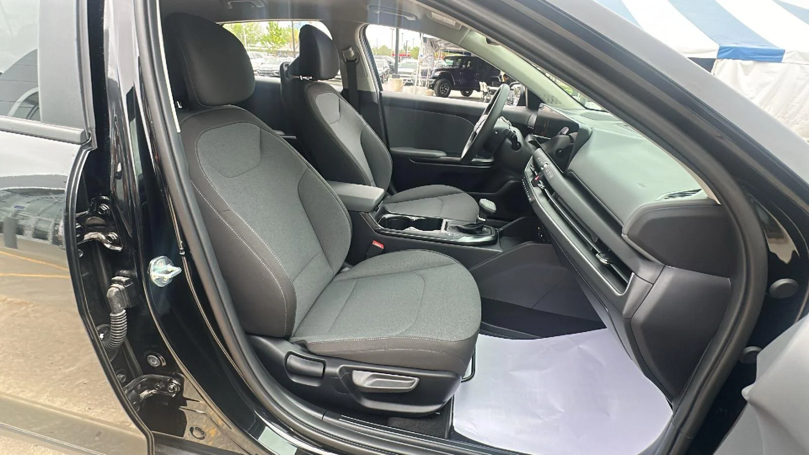 Used 2025 Aurora Black Pearl Kia LXS image 30