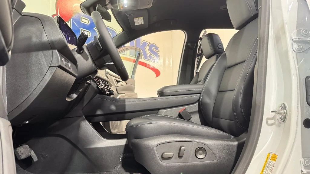 New 2027 Summit White Chevrolet LT image 8