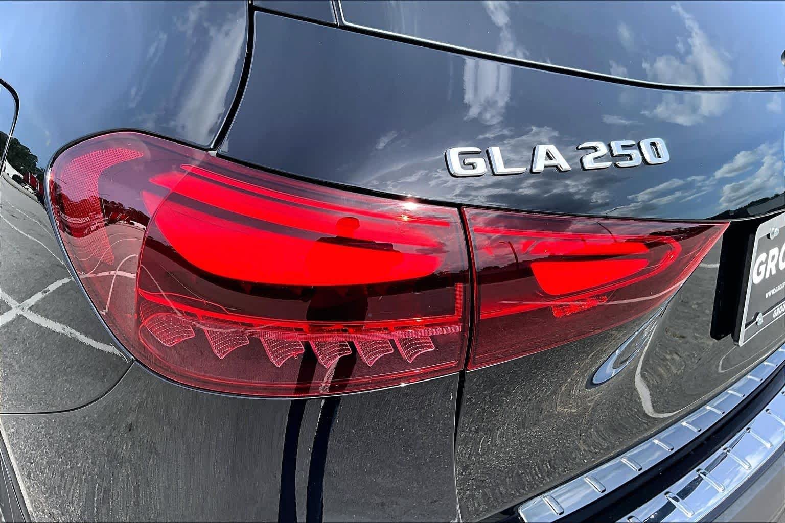 Used 2026 Night Black Mercedes-Benz GLA 250 image 30