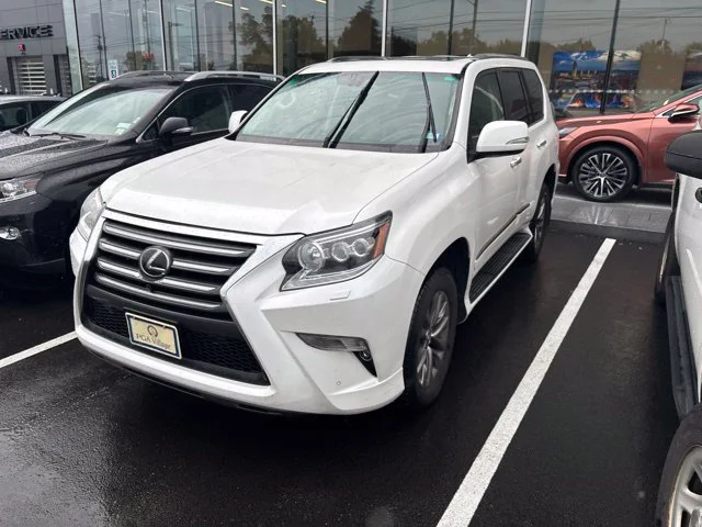Used 2018  Lexus 460 Luxury image 2