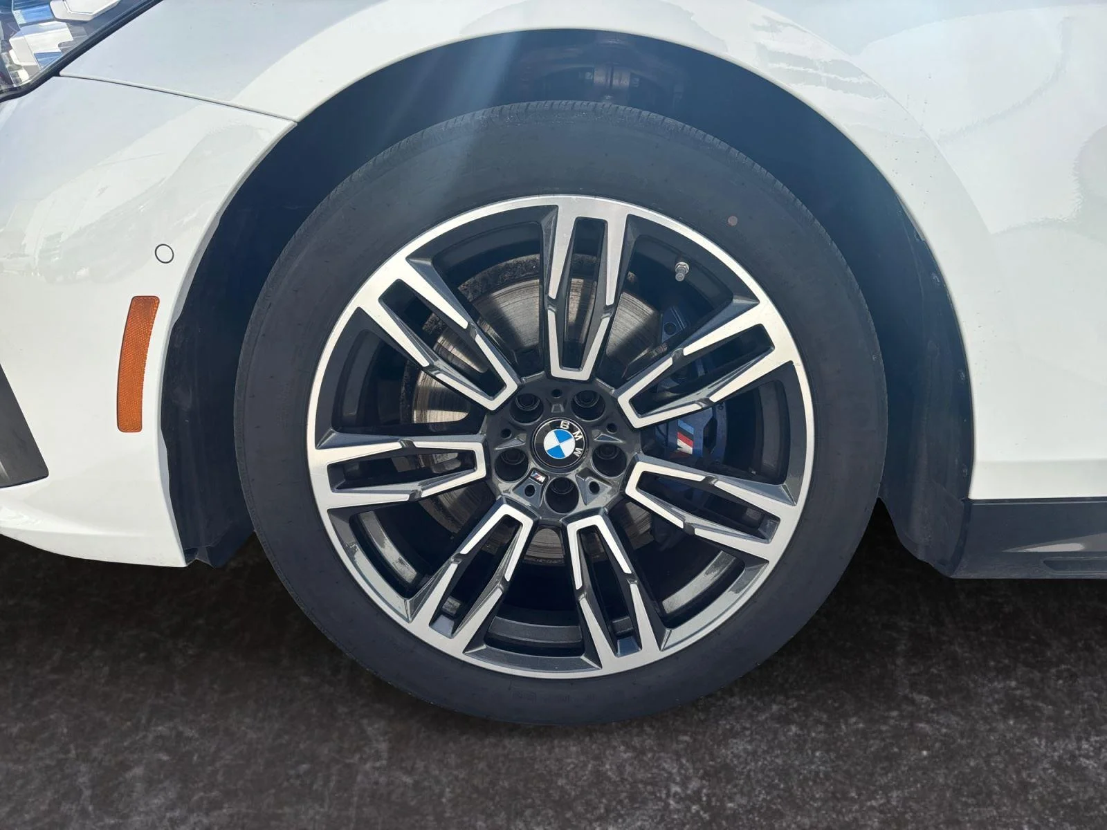 Used 2026 Mineral White Metallic BMW 530i xDrive image 29