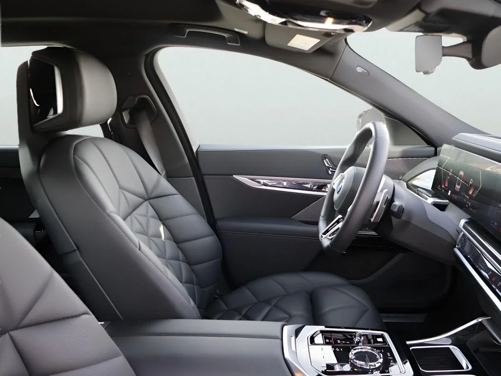 2025 BMW 7 Series 740i - Photo 10