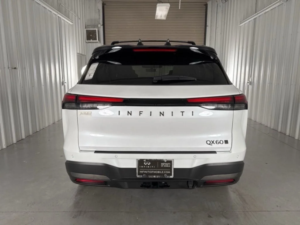 New 2026 White / Black INFINITI Autograph image 5