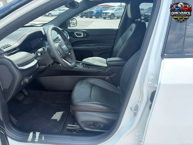 Used 2023 White Jeep High Altitude image 9