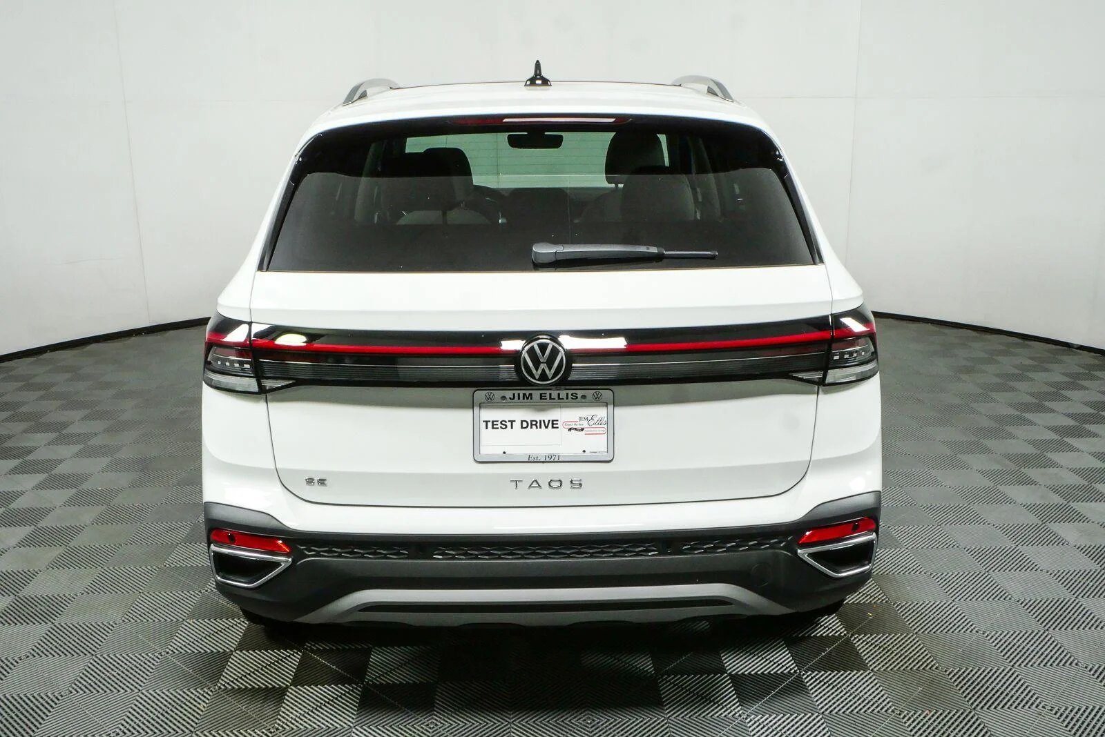 New 2026 Pure White Volkswagen SE image 28