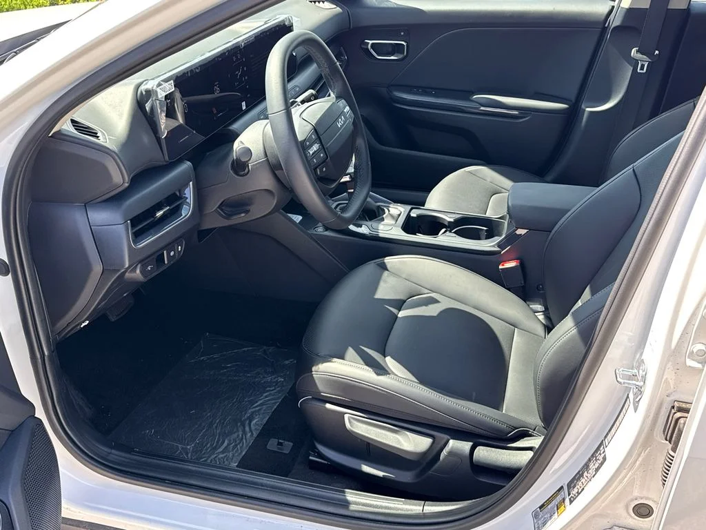 New 2026 Snow White Pearl Kia EX image 9