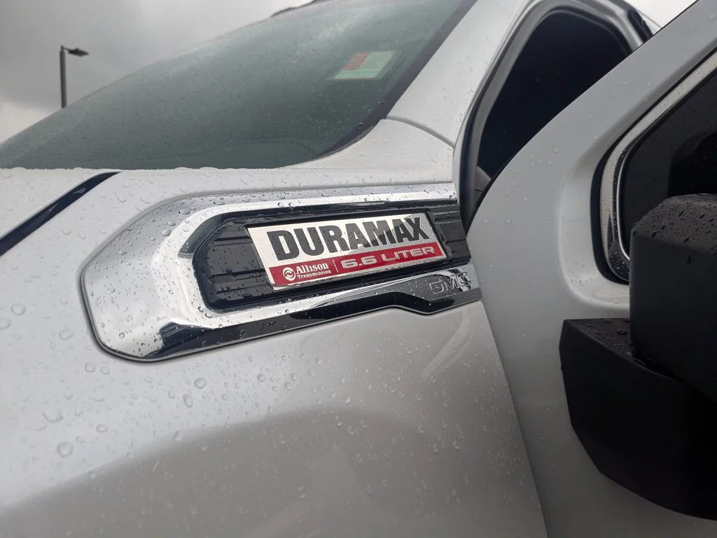 Used 2022 White Frost Tricoat GMC Denali image 30