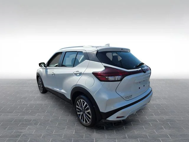 Used 2024 White Nissan SV image 5