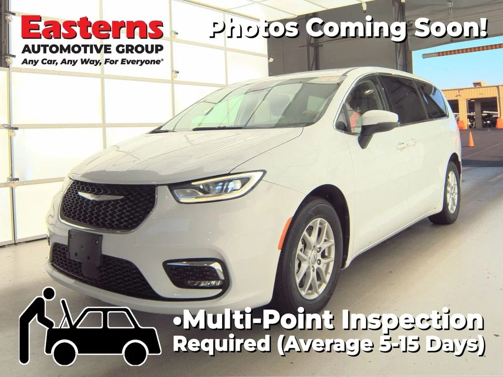 Used 2023 White Chrysler Touring L image 1