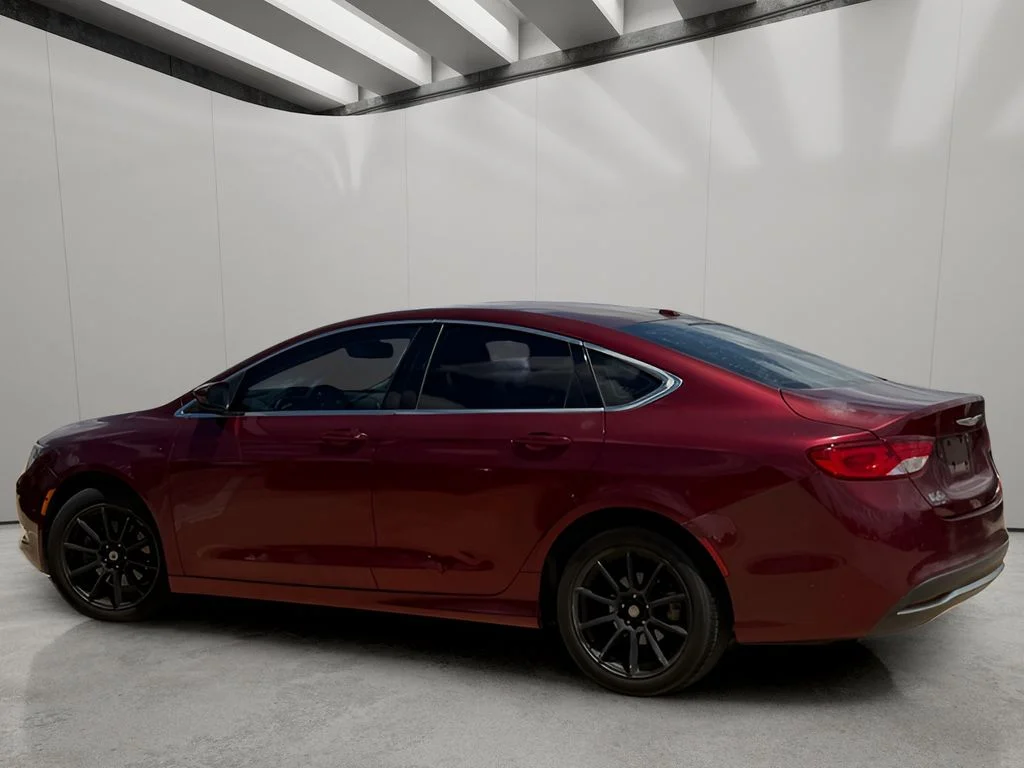 Used 2015 Velvet Red Pearlcoat Chrysler Limited image 3