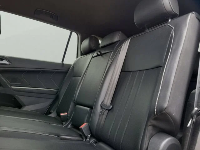 Used 2022  Volkswagen SE R-Line Black image 15