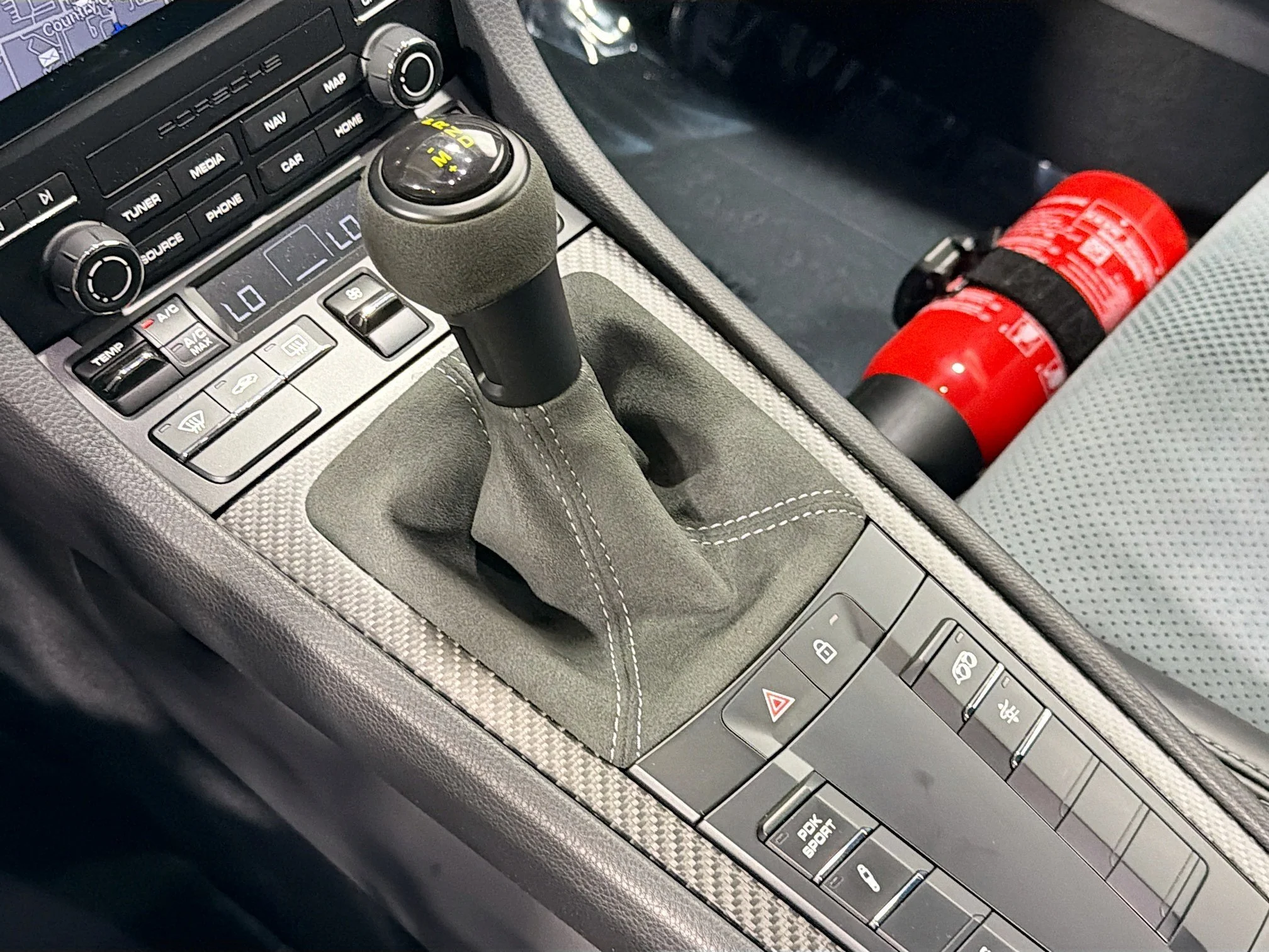 2025 Porsche 718 GT4 RS - Photo 25