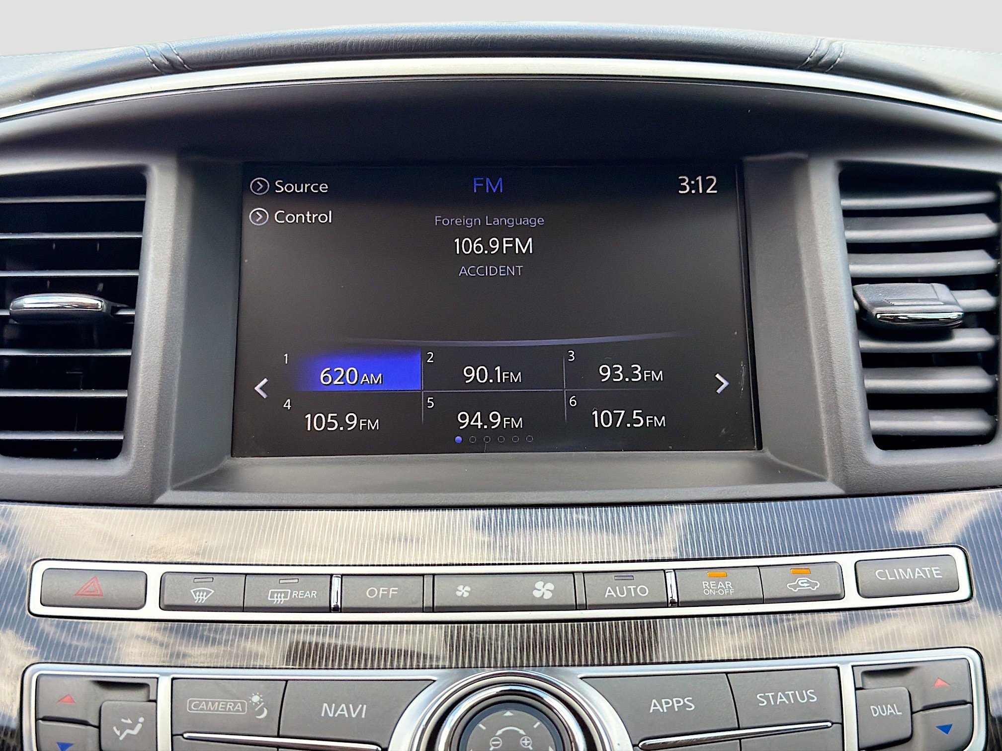 Used 2017 Majestic White INFINITI Base image 30