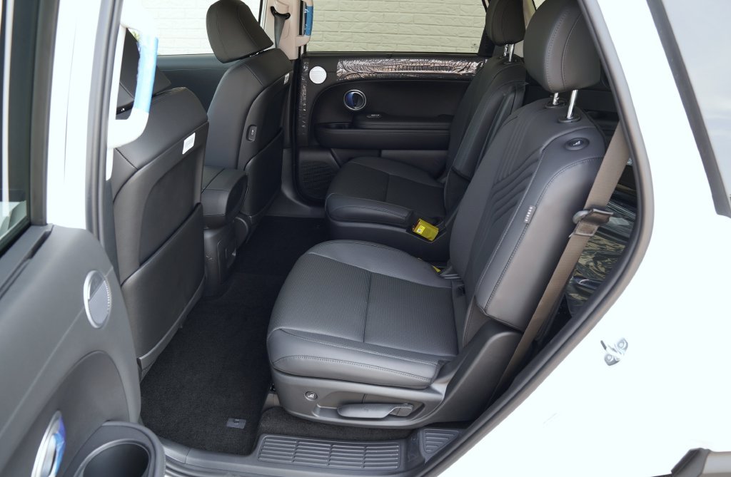 New 2027 Creamy White Pearl Hyundai SEL Premium image 43