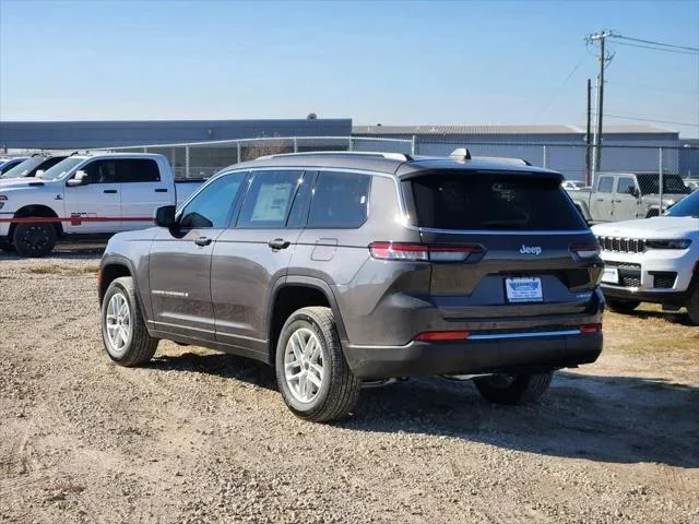 New 2026 Baltic Gray Metallic Clear-Coat Exterior Paint Jeep Laredo X image 3