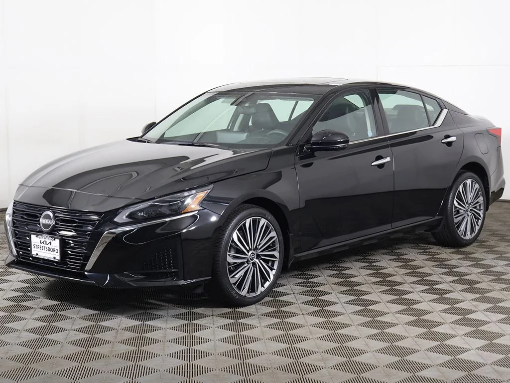 Used 2023 Black Nissan 2.5 SL image 9