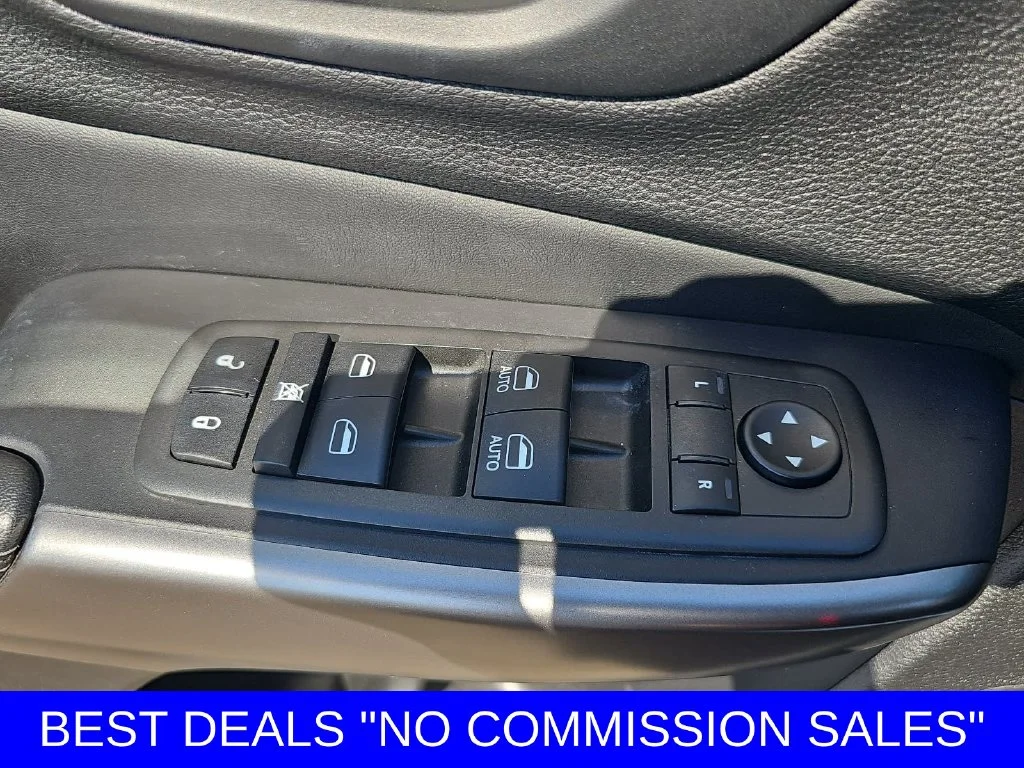 Used 2021 Bright White Clearcoat Jeep Latitude Lux image 27
