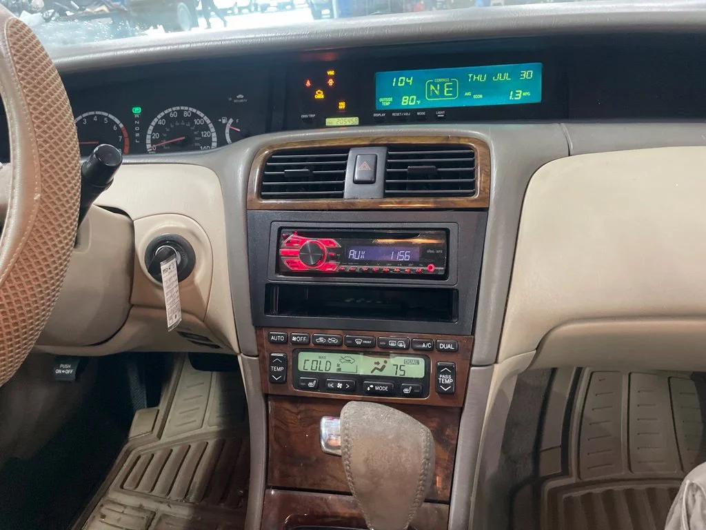 Used 2002 White Toyota XL image 11