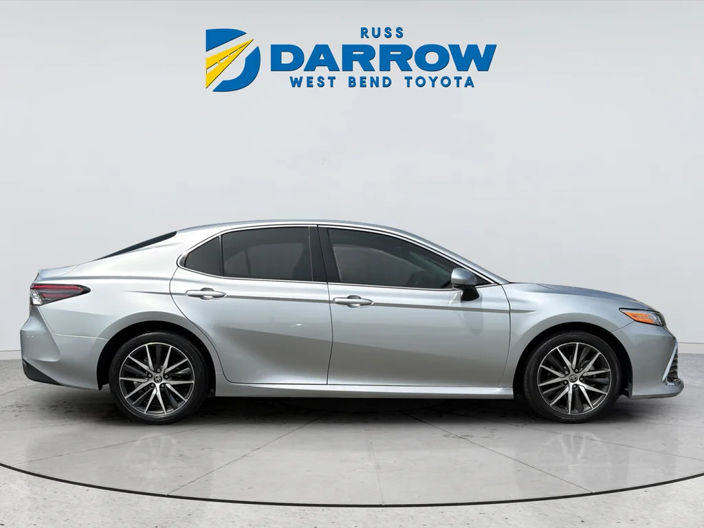 Used 2022 Silver Toyota XLE image 5