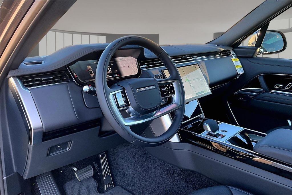 New 2026 CARPATHIAN GREY Land Rover SE image 7