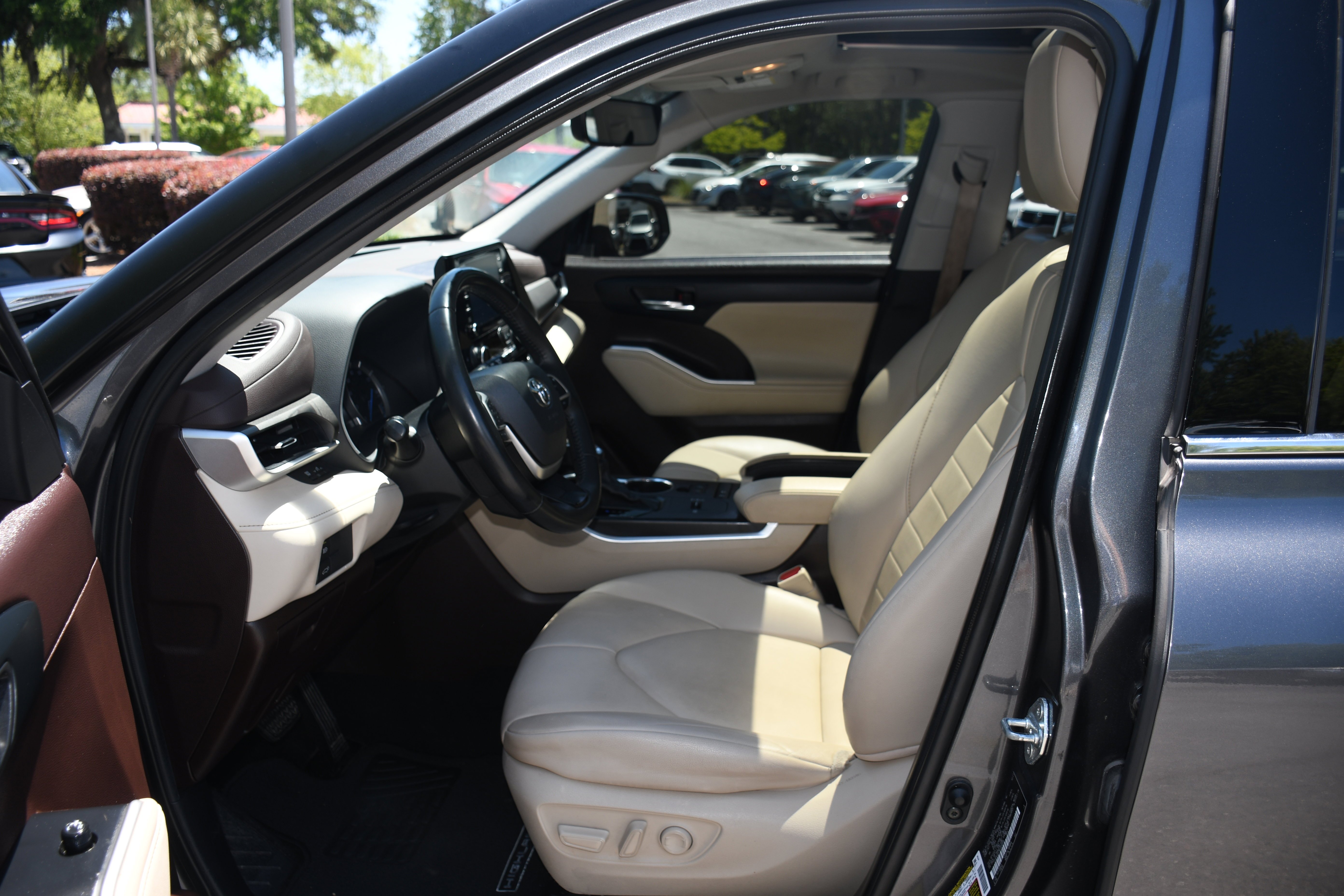 Used 2022 Gray Toyota XLE image 8