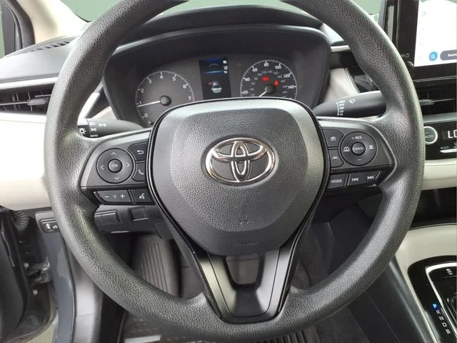 Used 2023  Toyota LE image 21
