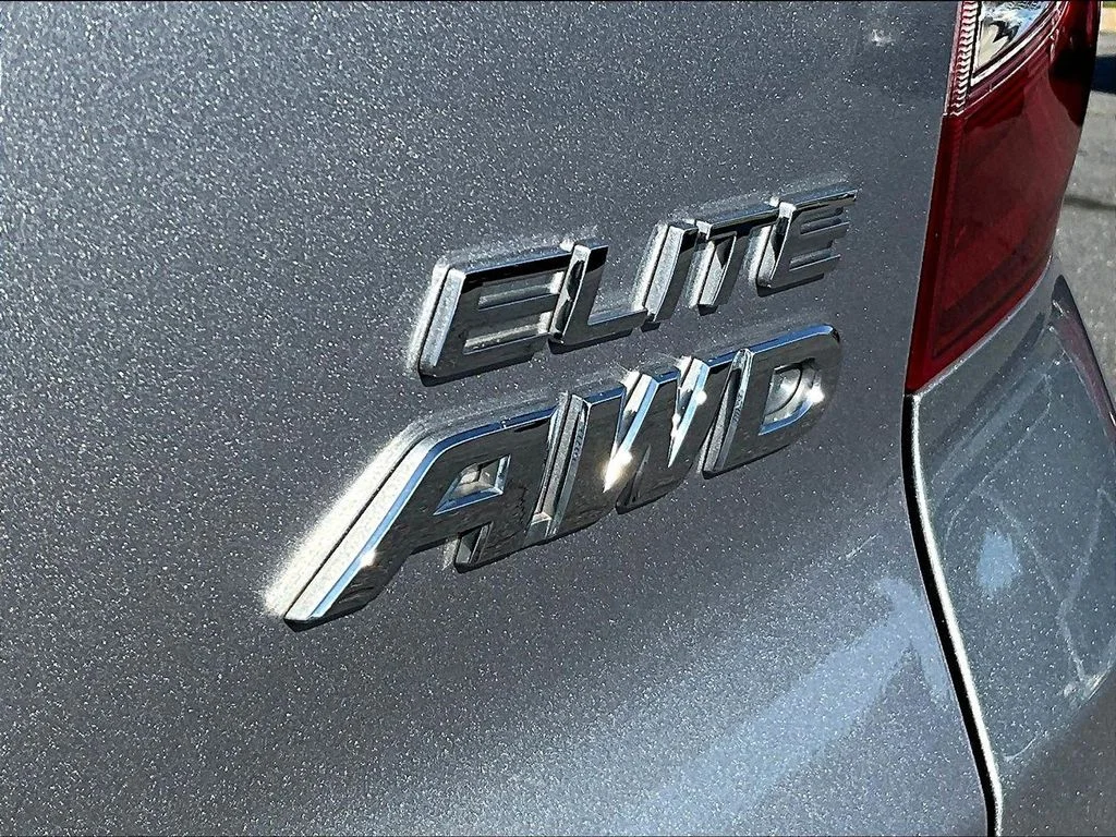 Certified Used 2019 Lunar Silver Metallic Honda Elite image 28