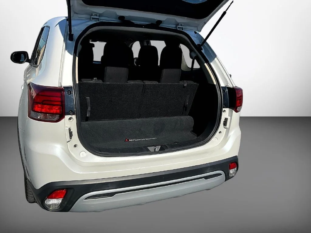 Used 2020 White Mitsubishi ES image 7