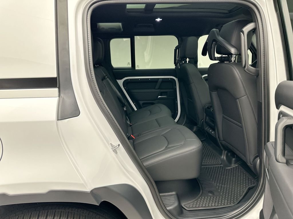 Used 2025 Fuji White Land Rover S image 6