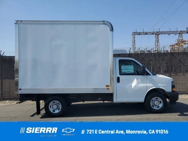 2025 Chevrolet Express Cutaway 3500 1WT