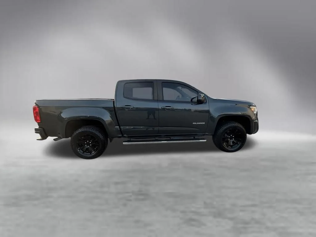 Used 2018 Graphite Metallic Chevrolet LT image 3